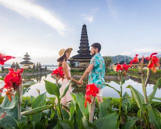 young-couple-at-the-pura-ulun-danu-bratan-bali-2021-09-01-17-17-21-utc.jpg